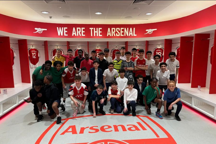 Hasmonean football team join an interfaith kickabout at Arsenal