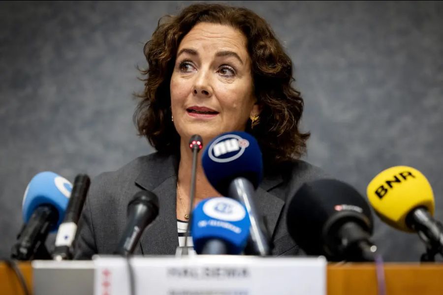 Amsterdam mayor condemns ‘black night and dark day’ of attacks on Israeli football fans