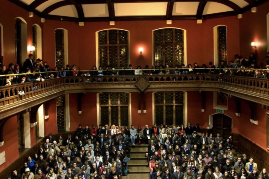 Oxford Union descends into chaos as students shout down Israeli speakers